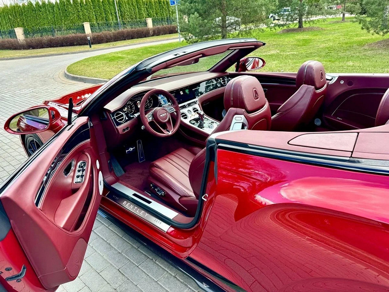В продаже в России появился очень редкий Bentley Continental GTC со спиннером в салоне и мотором W12, в мире таких всего 100